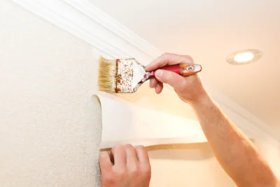 Pose de papier peint à Plougrescant — revêtements muraux et toiles de verre